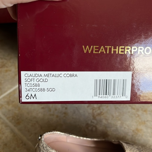 Taryn Rose metallic cobra soft gold wedge loafer size 6 - Picture 9 of 9